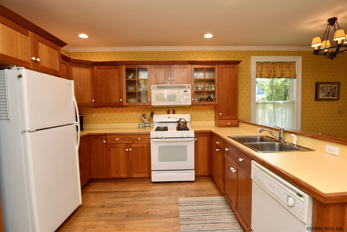 157 Spring Street Saratoga Springs, NY 12866 - Photo 24 of 48 Photo 27