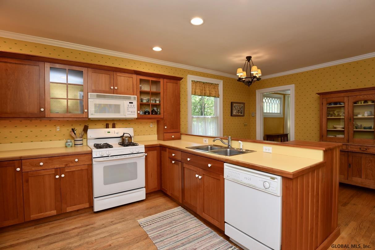 157 Spring Street Saratoga Springs, NY 12866 - Photo 25 of 48 Photo 28