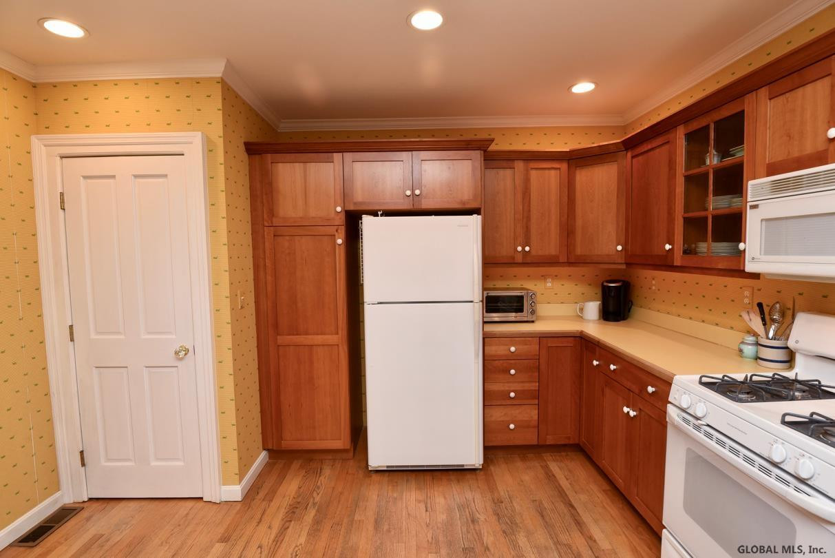 157 Spring Street Saratoga Springs, NY 12866 - Photo 26 of 48 Photo 29