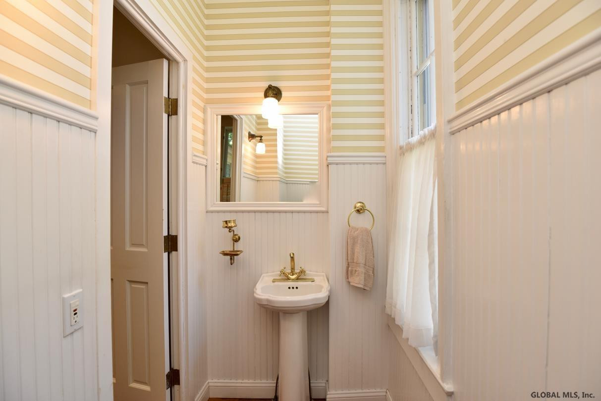 157 Spring Street Saratoga Springs, NY 12866 - Photo 30 of 48 Photo 33