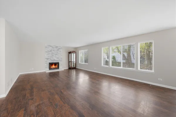 $650,000 | 2824 Whitehall Lane, Naperville, IL 60564