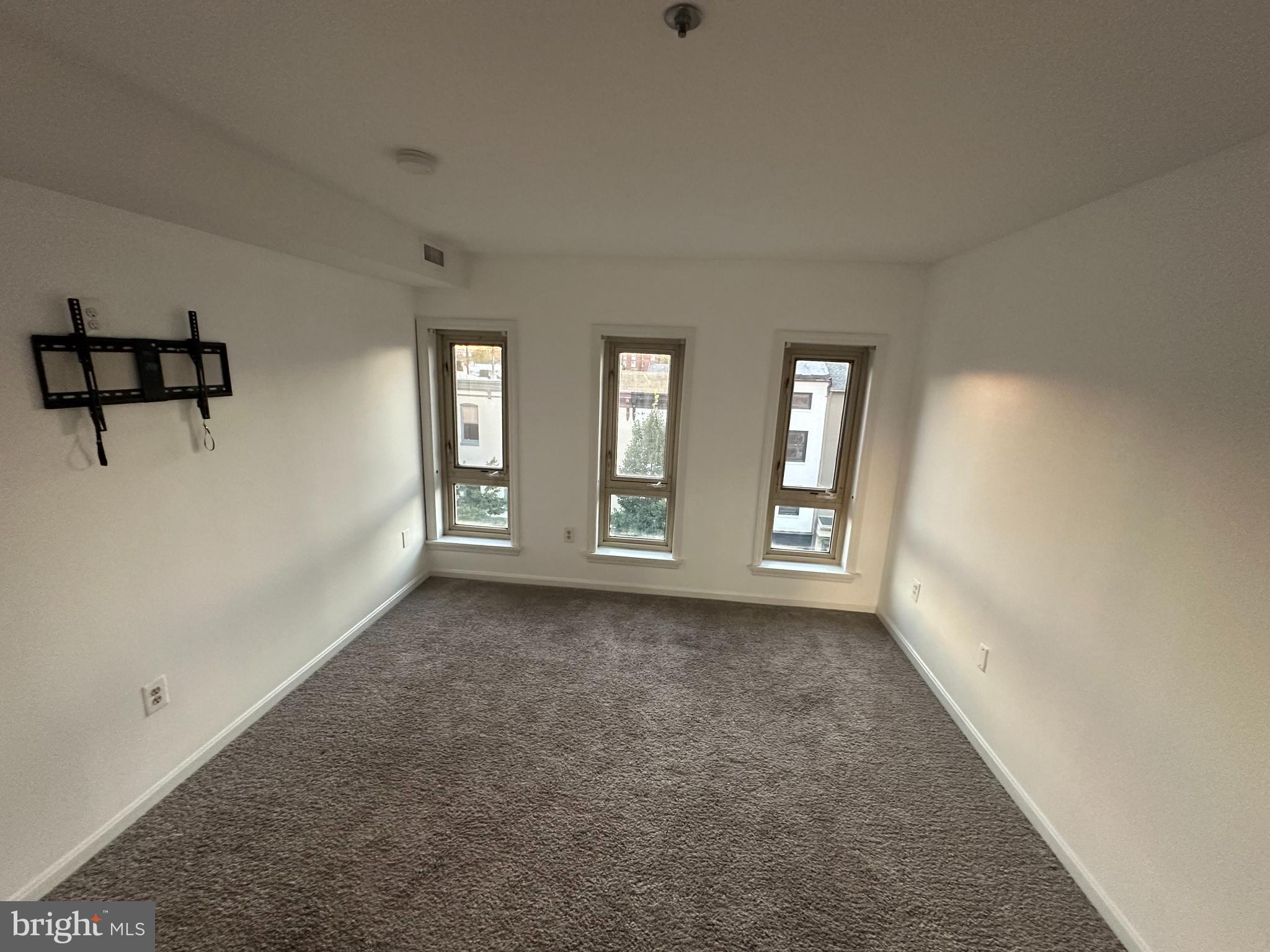 911 South Charles Street, Unit 403 Baltimore, MD 21230 - Photo 11 of 18 2nd Bedroom