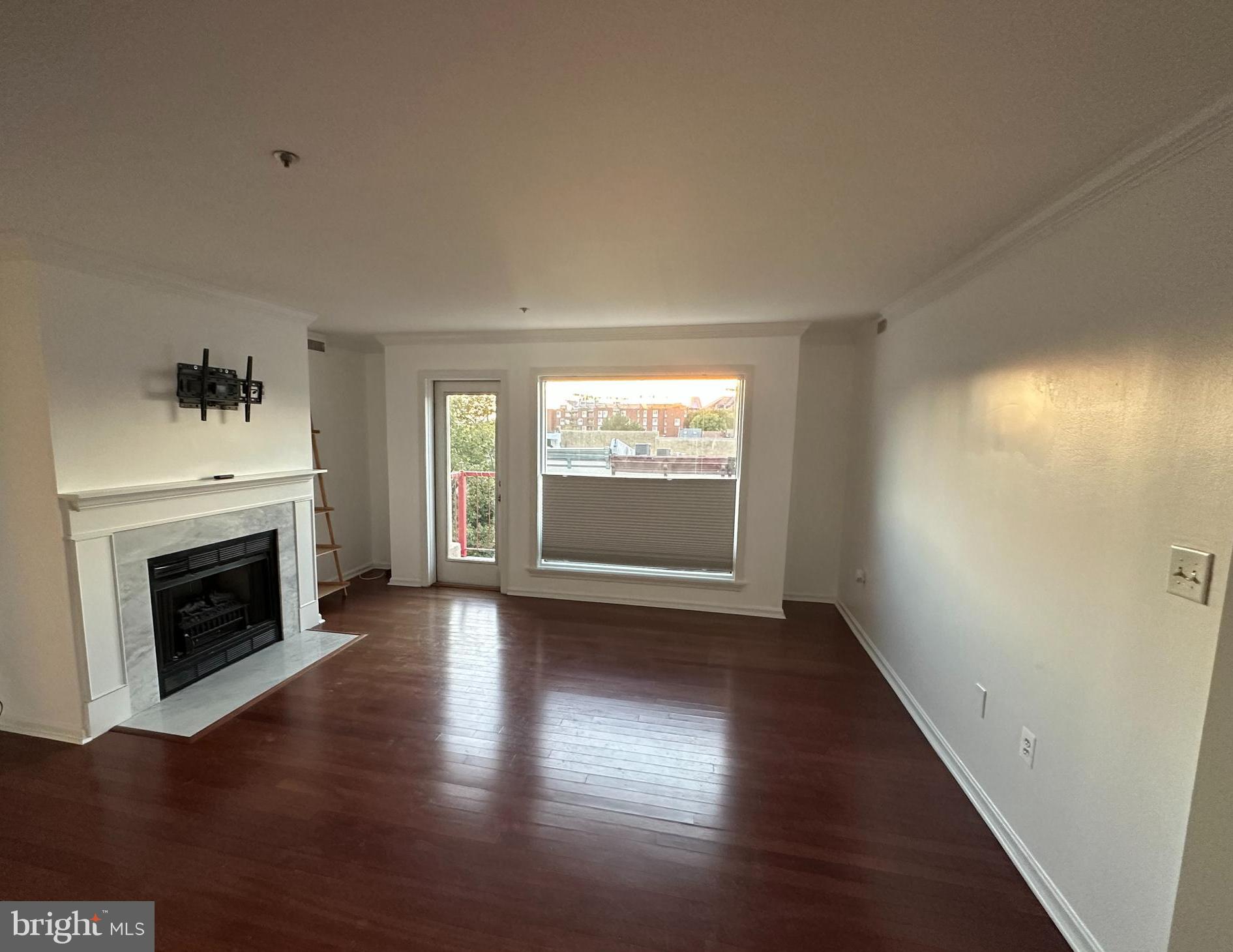 911 South Charles Street, Unit 403 Baltimore, MD 21230 - Photo 3 of 18 Living Room
