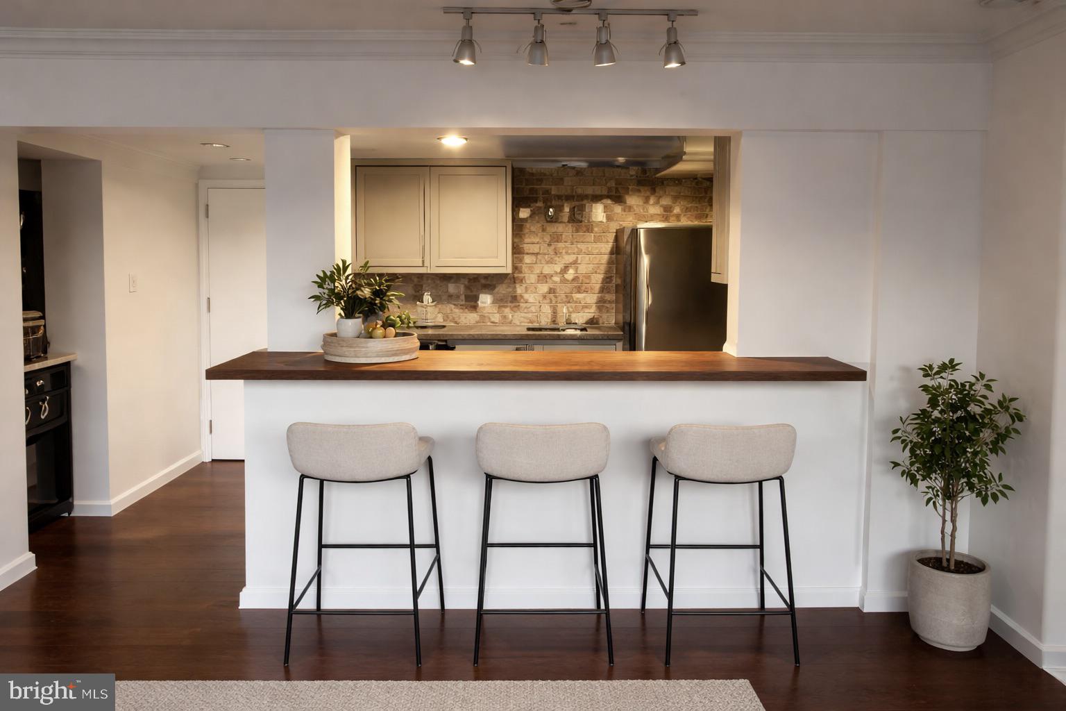 911 South Charles Street, Unit 403 Baltimore, MD 21230 - Photo 5 of 18 Virtually Staged Breakfast Bar