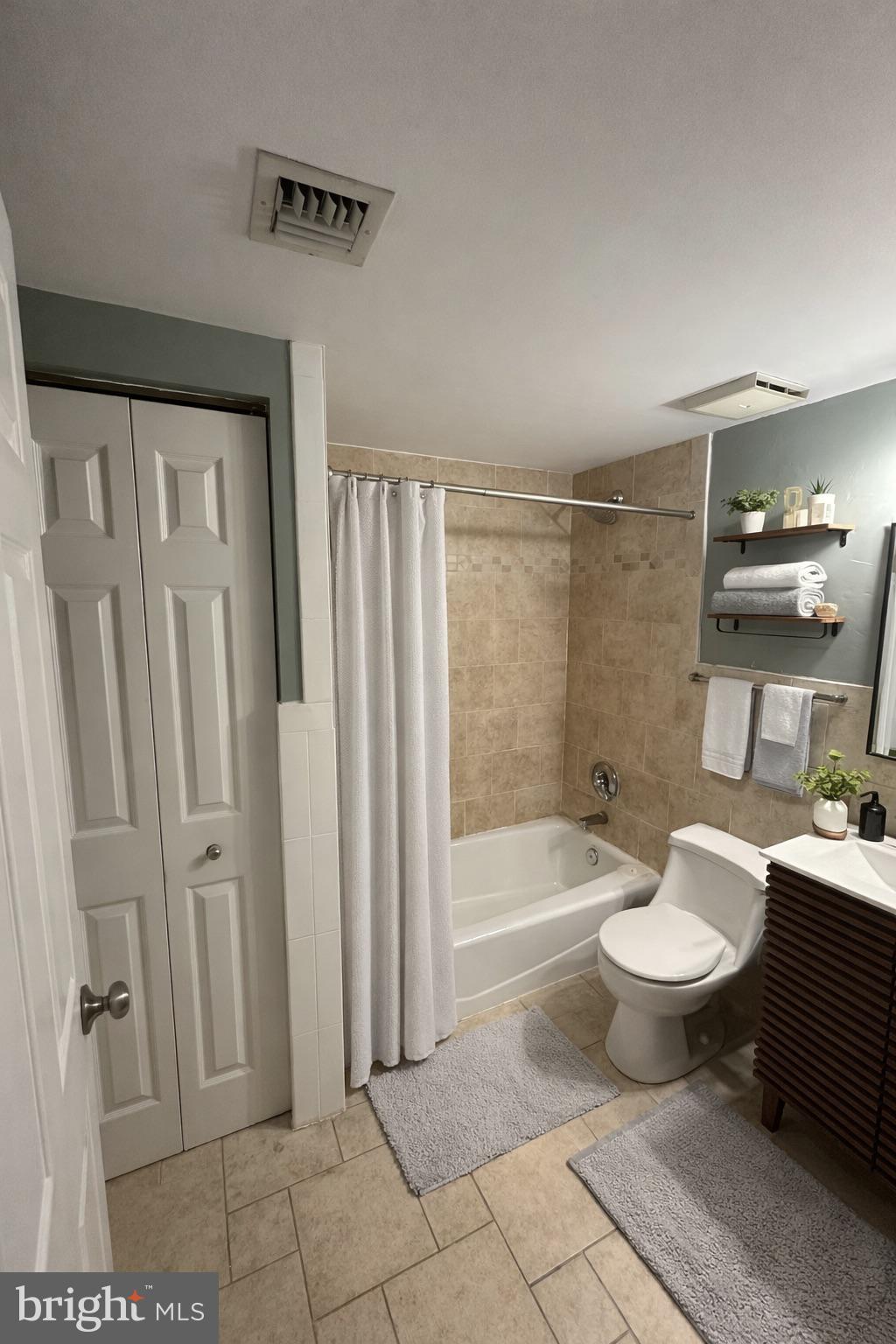 911 South Charles Street, Unit 403 Baltimore, MD 21230 - Photo 9 of 18 Virtually Staged Bathroom/Off of Main Bedroom