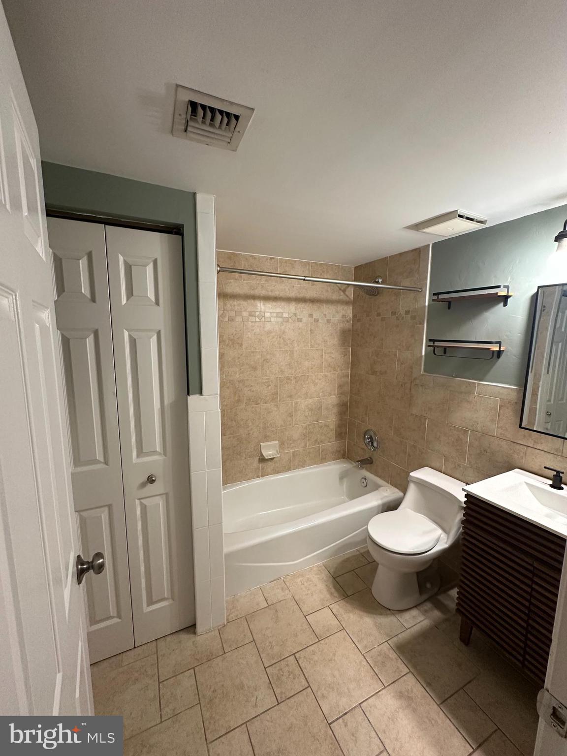 911 South Charles Street, Unit 403 Baltimore, MD 21230 - Photo 10 of 18 Bathroom/ Off Main Bedroom