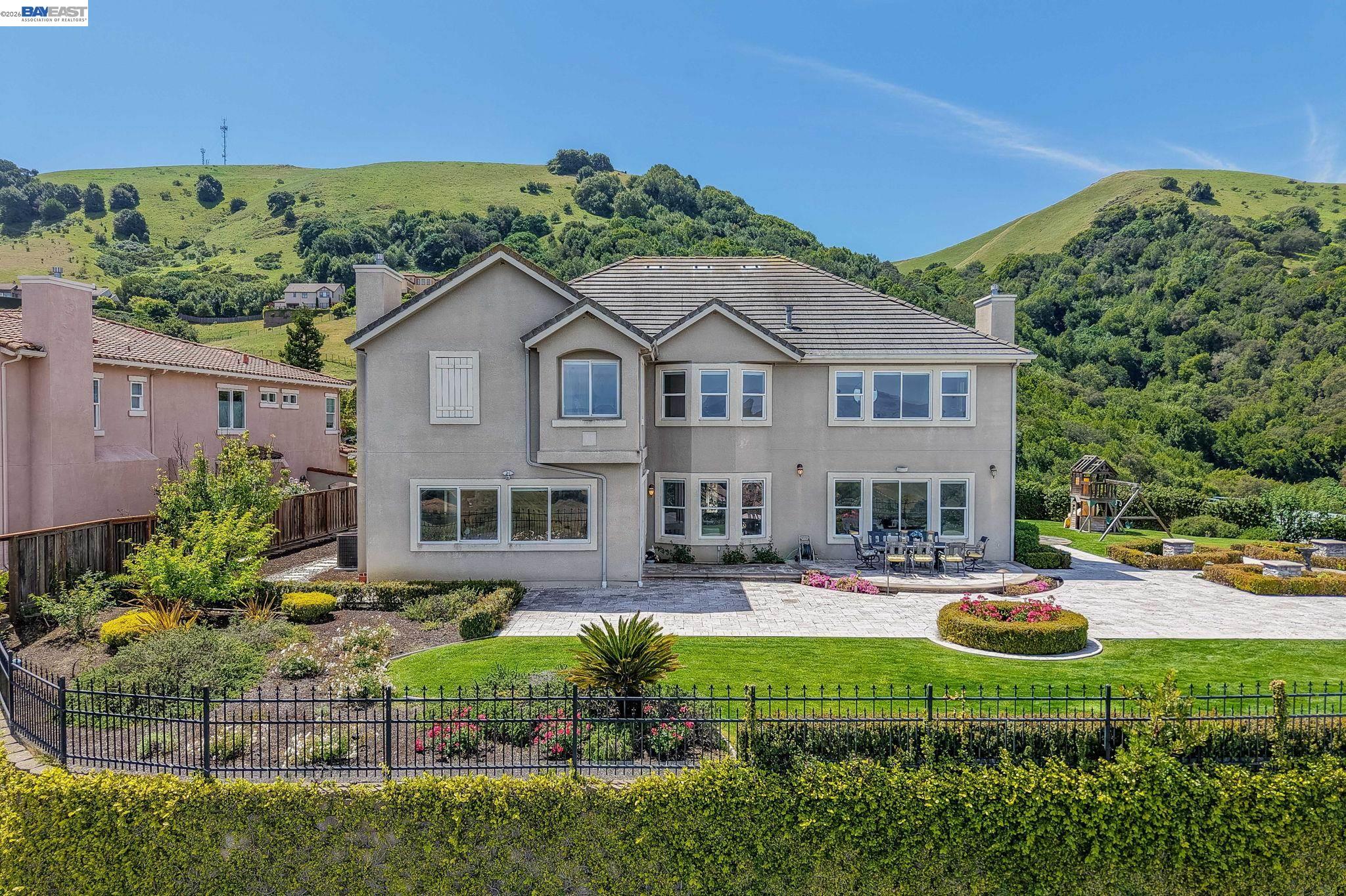 950 Winsford Court San Ramon, CA 94583 - Photo 56 of 68 front view of a house with a yard