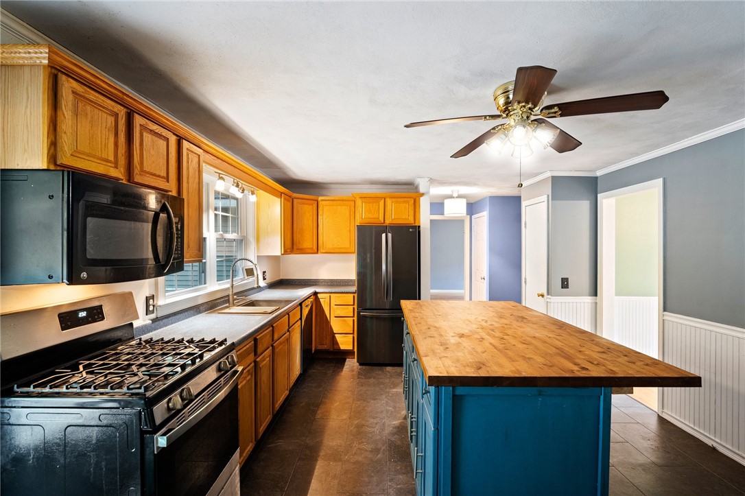 34 Maxson Hill Road Hopkinton, RI 02804 - Photo 11 of 36