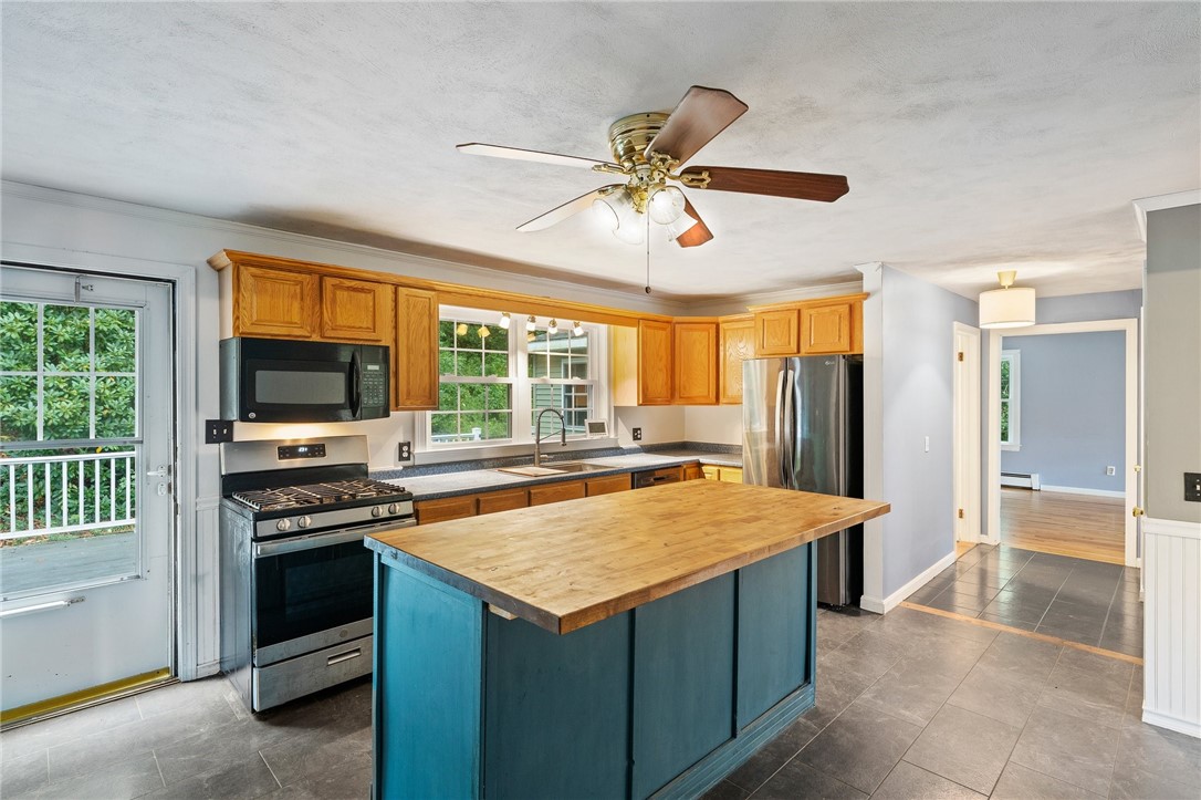 34 Maxson Hill Road Hopkinton, RI 02804 - Photo 10 of 36