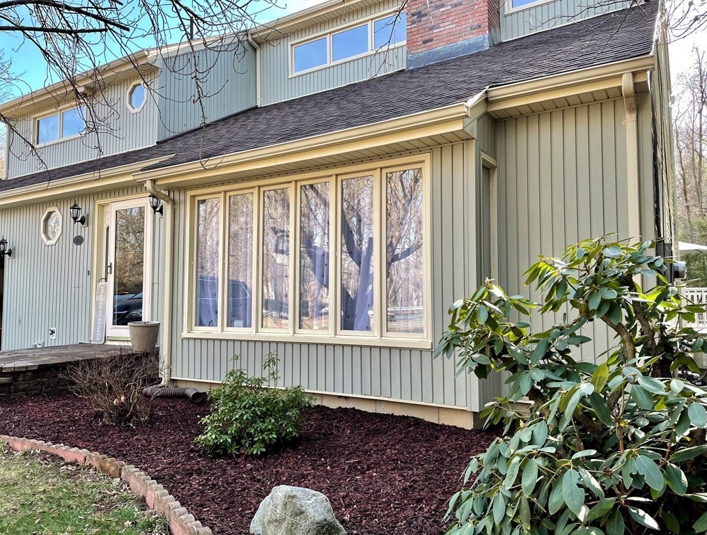 954 Russell Road Westfield, MA 01085 - Photo 2 of 19 Gallery Image 2