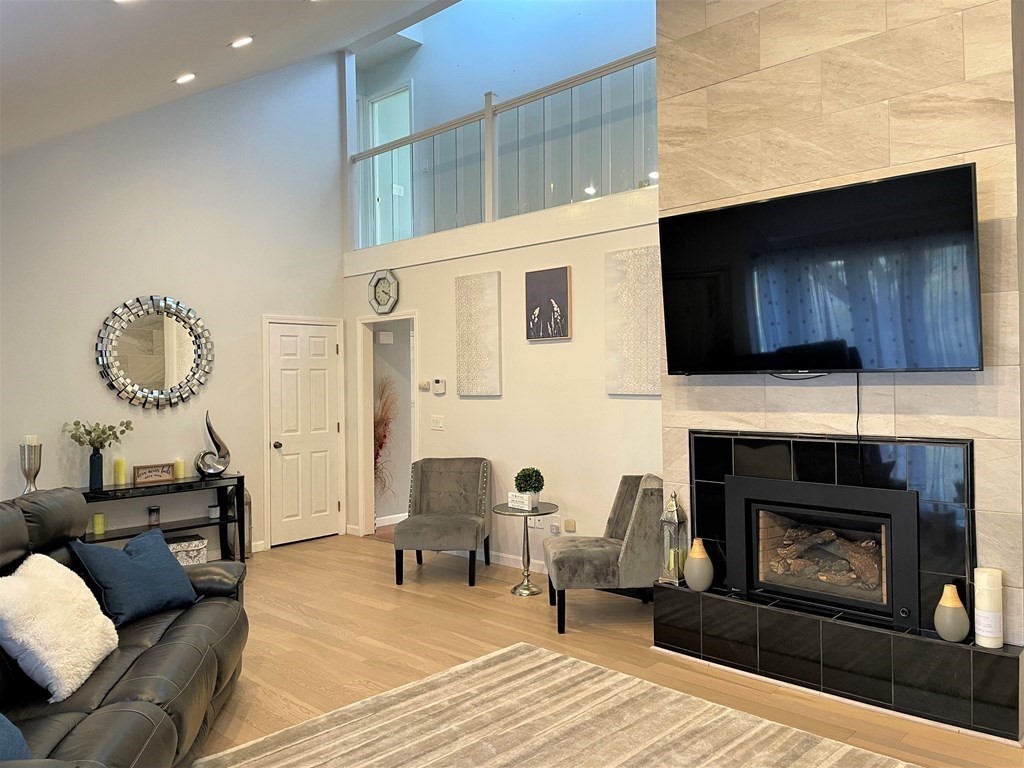 954 Russell Road Westfield, MA 01085 - Photo 3 of 19 Gallery Image 3
