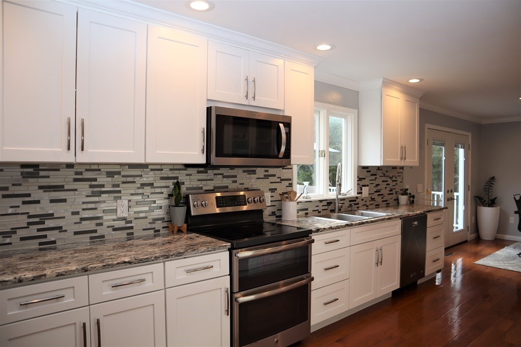 954 Russell Road Westfield, MA 01085 - Photo 6 of 19 Gallery Image 6