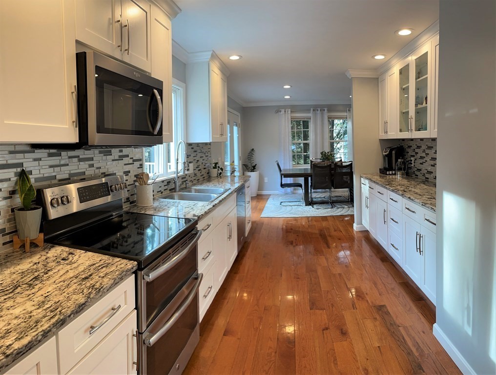 954 Russell Road Westfield, MA 01085 - Photo 7 of 19 Gallery Image 7