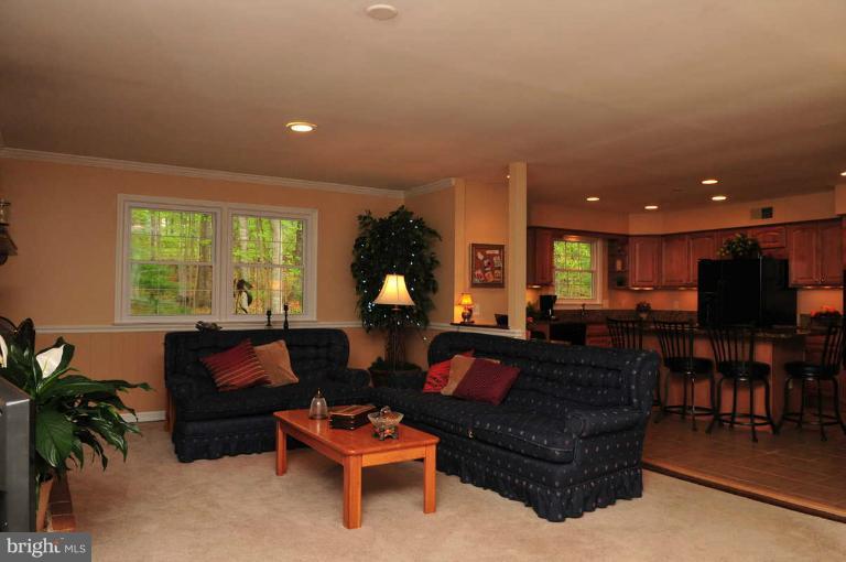 8122 Counselor Road Manassas, VA 20112 - Photo 5 of 29 Family Room