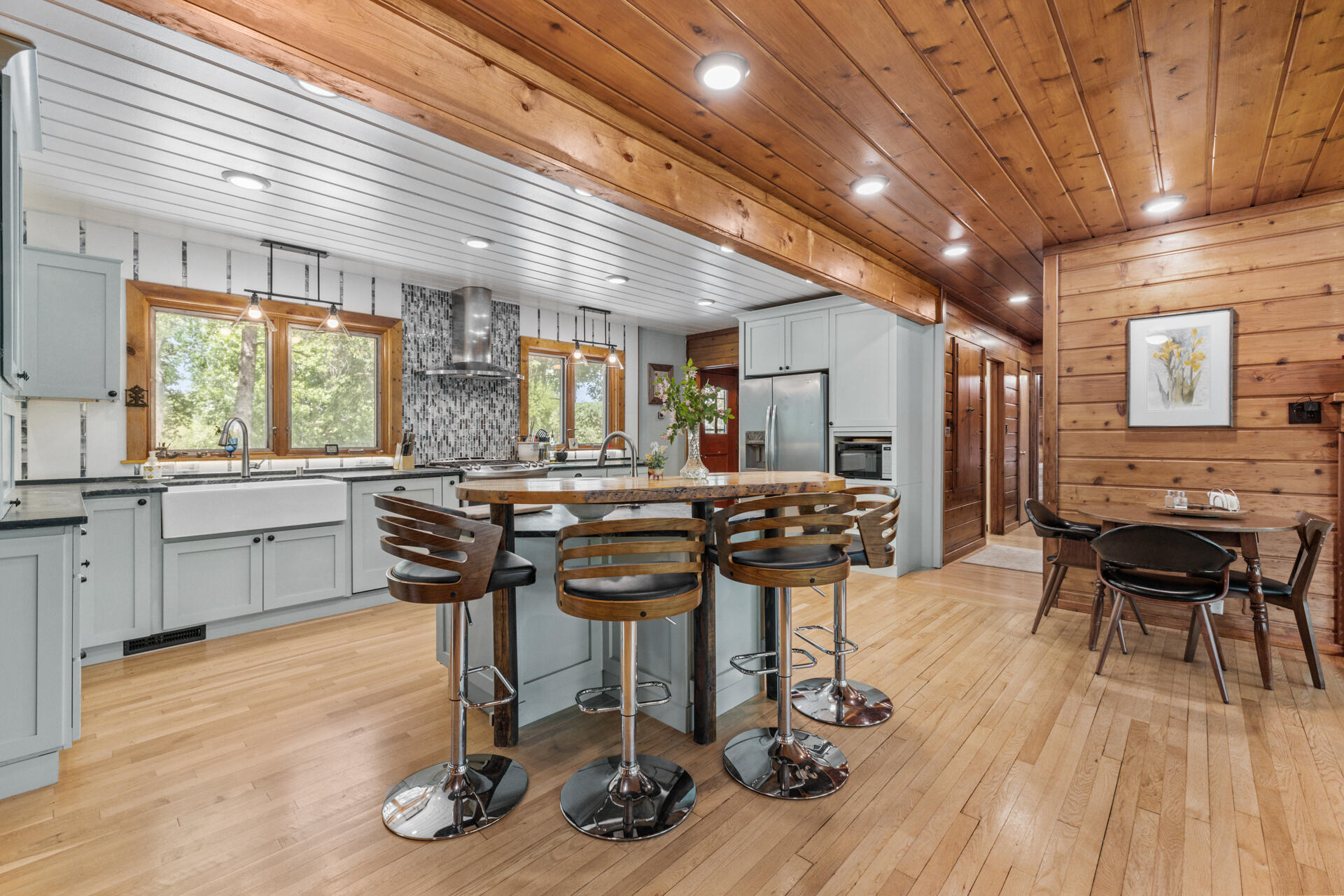 7124 Pioneer Road Cedarburg, WI 53012 - Photo 6 of 32 Kitchen