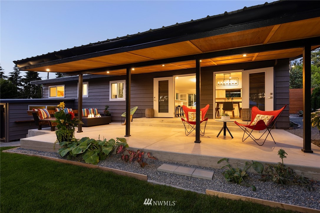 10803 Rustic Road South Seattle, WA 98178 - Photo 36 of 38 a view of a patio with table and chairs potted plants and large tree