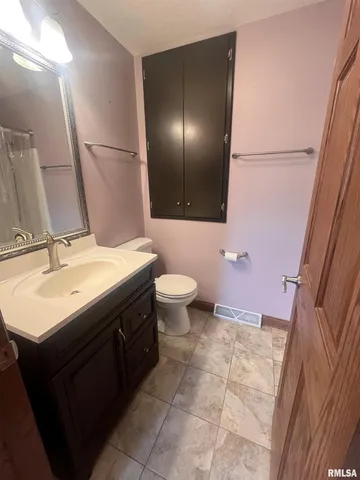 $2,295 | 3751 Tam-O-Shanter Drive North, Bettendorf, IA 52722