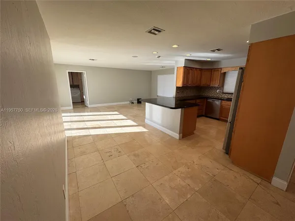 $5,400 | 5920 Southwest 14th Street, Plantation, FL 33317