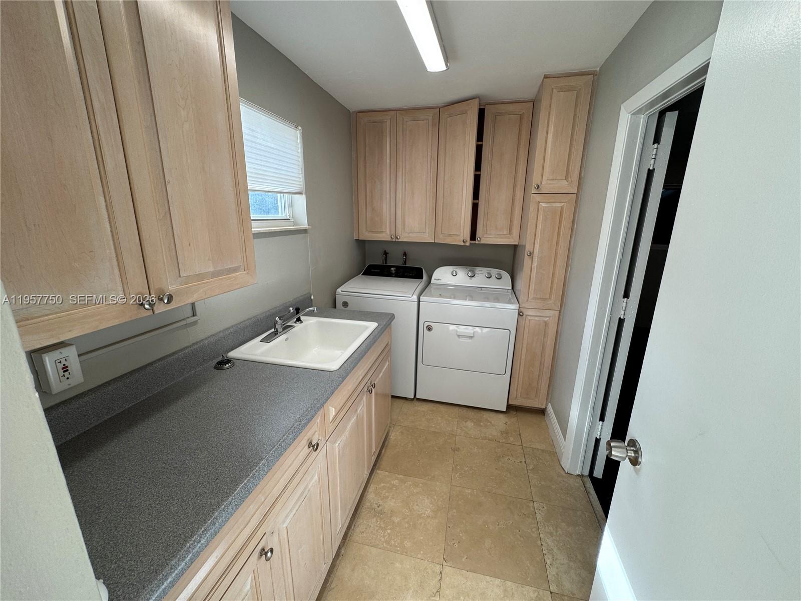 5920 Southwest 14th Street Plantation, FL 33317 - Photo 9 of 29