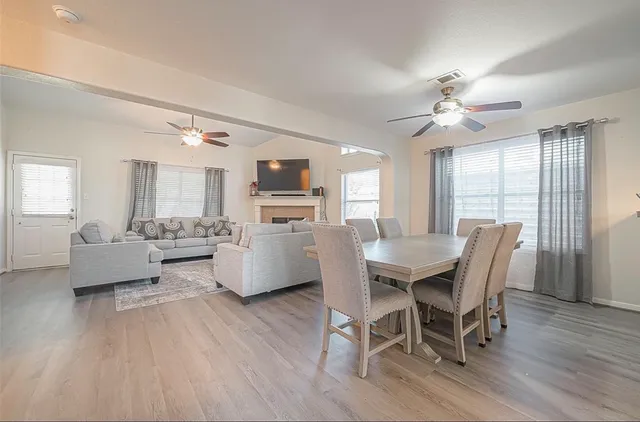 $2,500 | 101 Spencer Landing West, La Porte, TX 77571