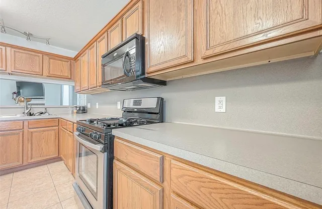 $2,500 | 101 Spencer Landing West, La Porte, TX 77571