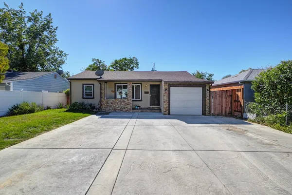 $389,900 | 2660 23rd Avenue, Sacramento, CA 95820
