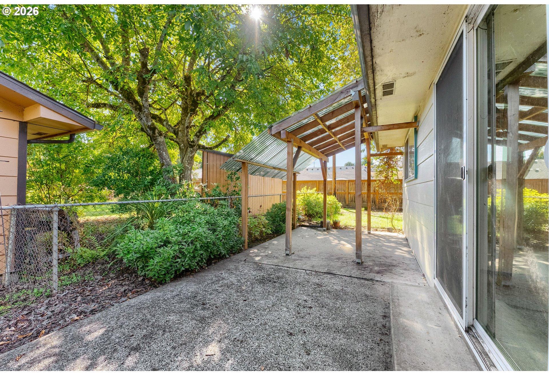 427 Colt Drive Eugene, OR 97401 - Photo 17 of 20 Patio