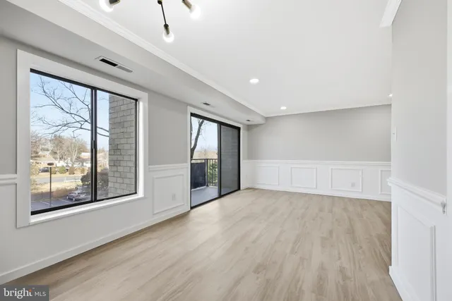 $239,990 | 6001 Arlington Boulevard, Unit 304, Falls Church, VA 22044