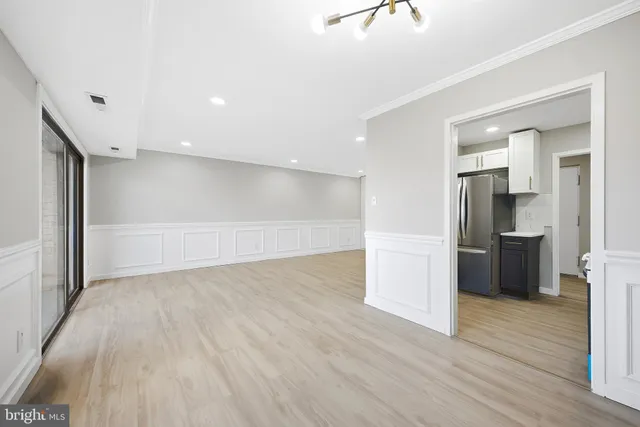 $239,990 | 6001 Arlington Boulevard, Unit 304, Falls Church, VA 22044