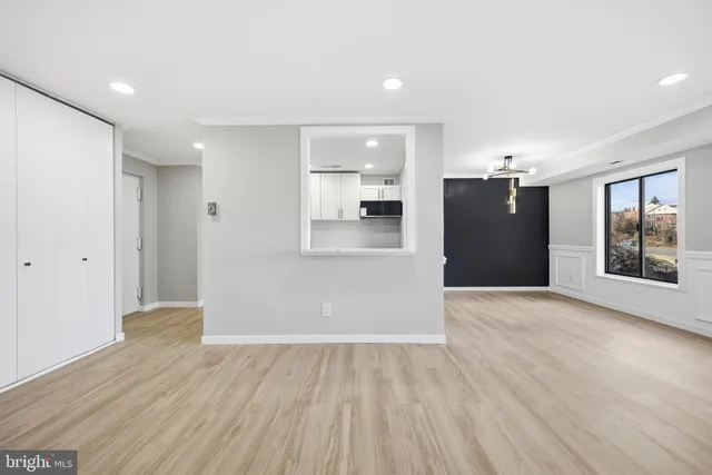 $239,990 | 6001 Arlington Boulevard, Unit 304, Falls Church, VA 22044