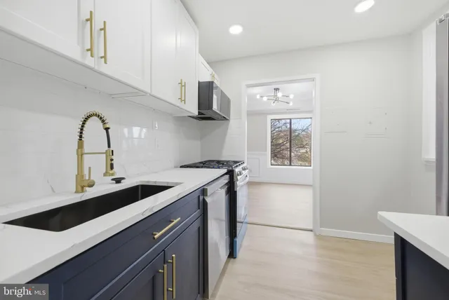 $239,990 | 6001 Arlington Boulevard, Unit 304, Falls Church, VA 22044