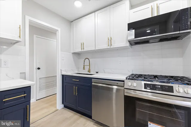 $239,990 | 6001 Arlington Boulevard, Unit 304, Falls Church, VA 22044