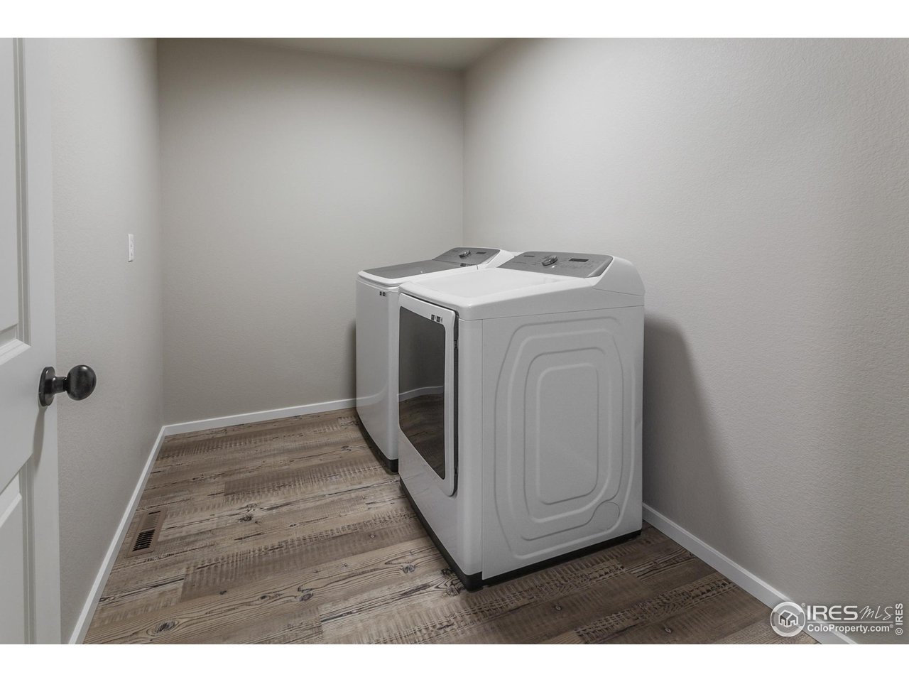 6721 4th St Road, Unit 5 Greeley, CO 80634 - Photo 33 of 38 LAUNDRY