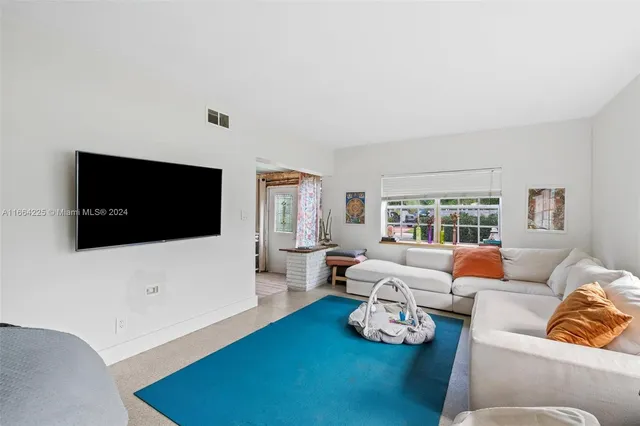 $600,000 | 901 Northeast 16th Place, Fort Lauderdale, FL 33305