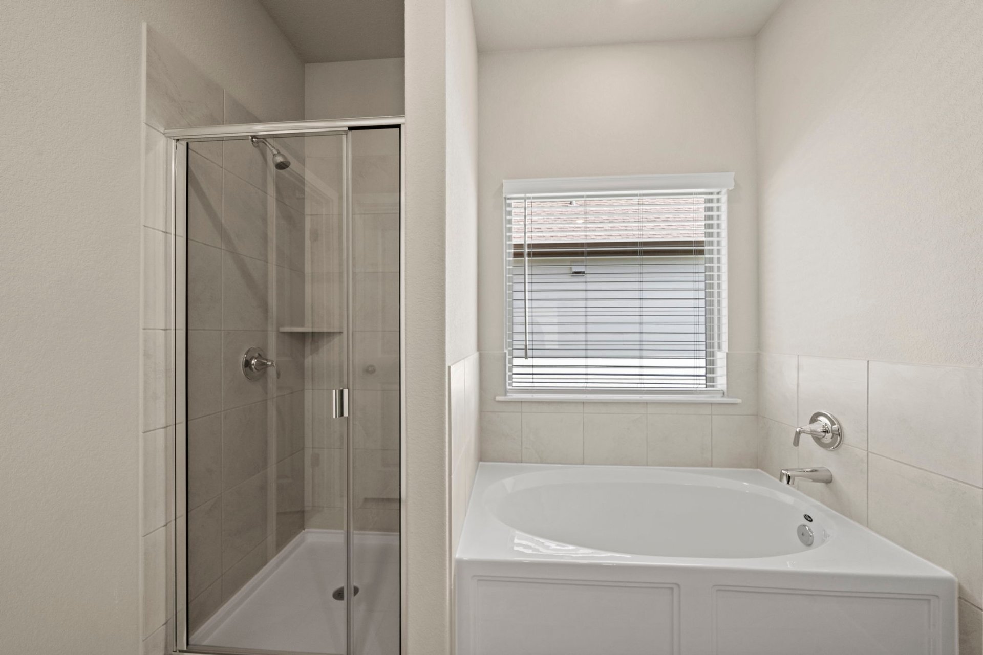 160 Wind Hill Jarrell, TX 76537 - Photo 22 of 27 Primary Bath retreat with garden tub & walk-in shower
