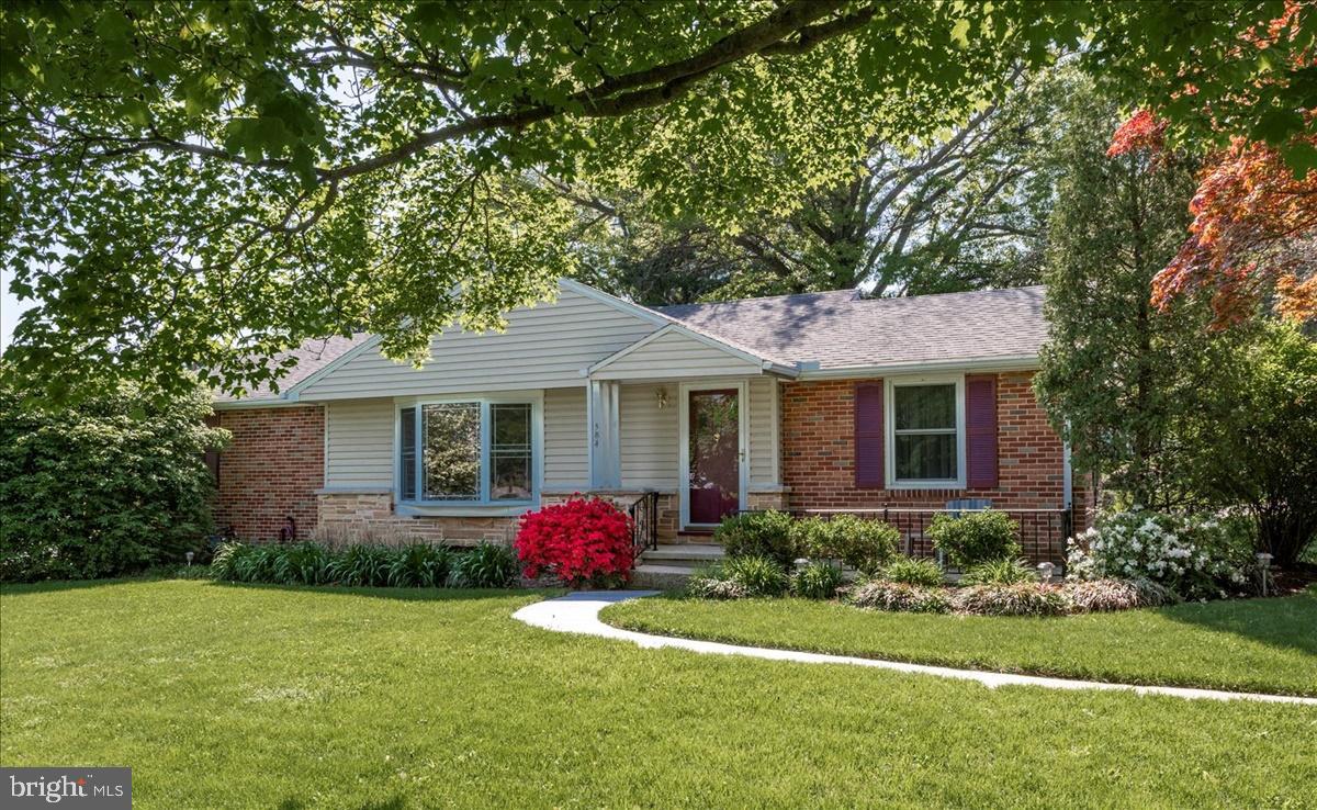 384 Greendale Road York, PA 17403 - Photo 1 of 26 Front View