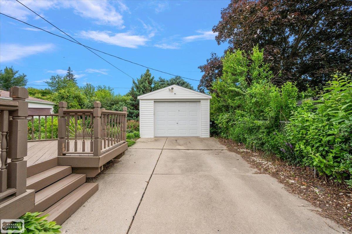 16504 Toepfer Drive Eastpointe, MI 48021 - Photo 12 of 70