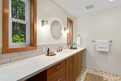 $1,025,000 | 15019 119th Avenue Southwest, Vashon, WA 98070