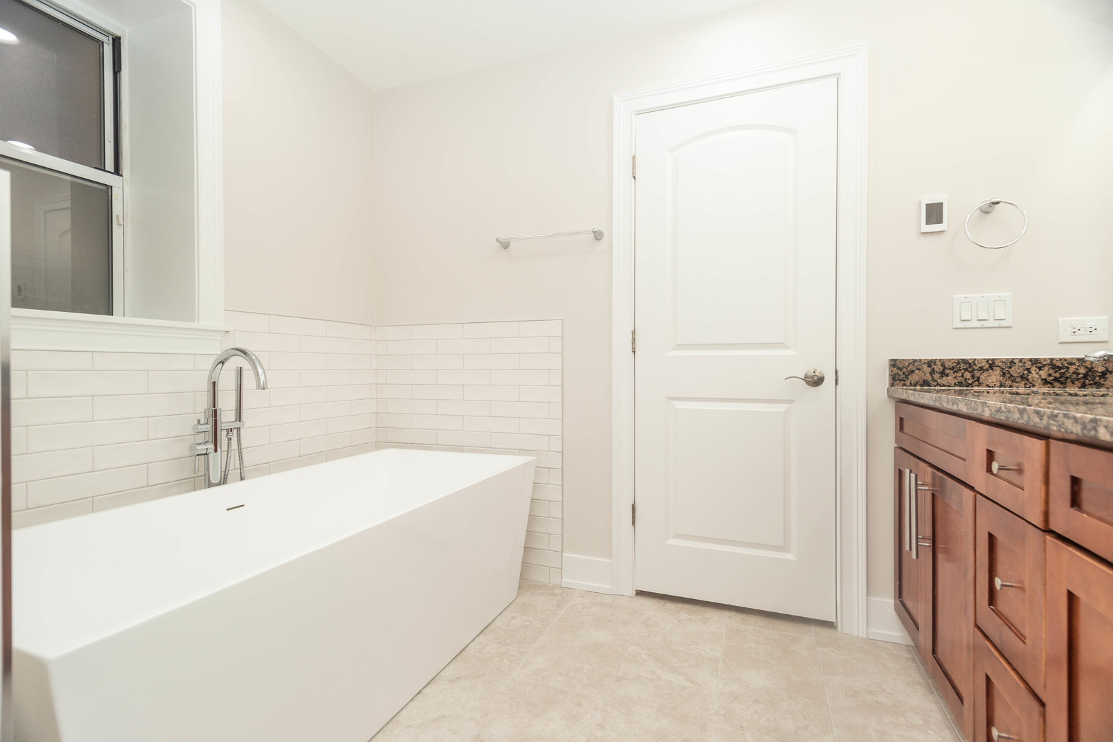 5444 North Winthrop Avenue, Unit GS Chicago, IL 60640 - Photo 13 of 18 a bathroom with a granite countertop sink and a bathtub