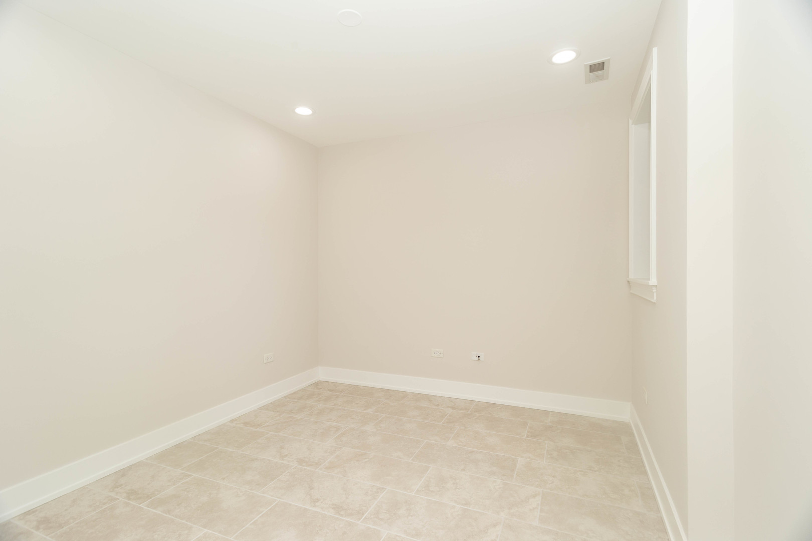5444 North Winthrop Avenue, Unit GS Chicago, IL 60640 - Photo 15 of 18 a view of an empty room