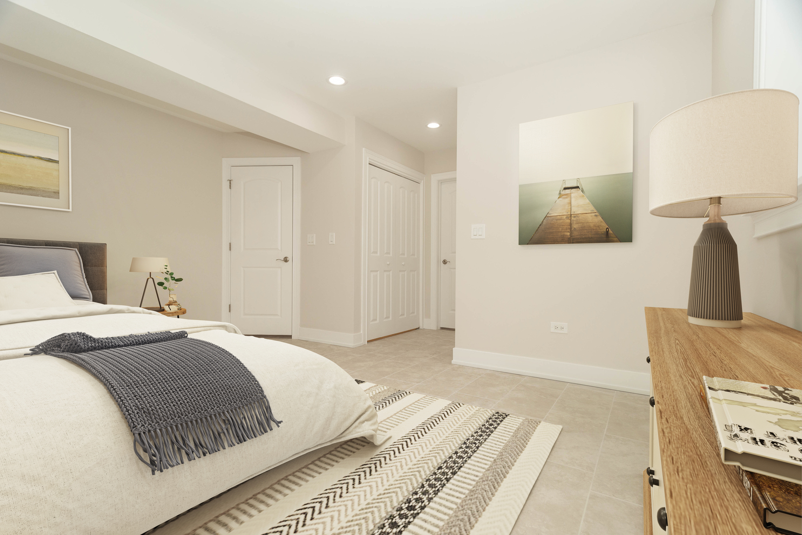 5444 North Winthrop Avenue, Unit GS Chicago, IL 60640 - Photo 10 of 18 a bedroom with a bed and a lamp
