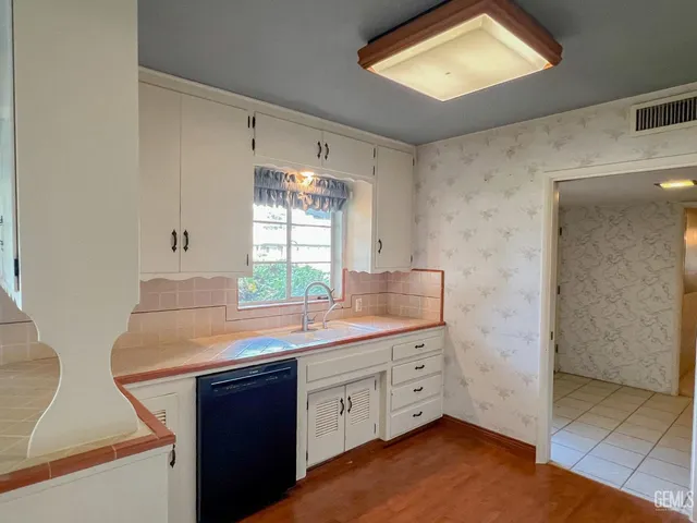 $425,000 | Undisclosed Address, Bakersfield, CA 93301