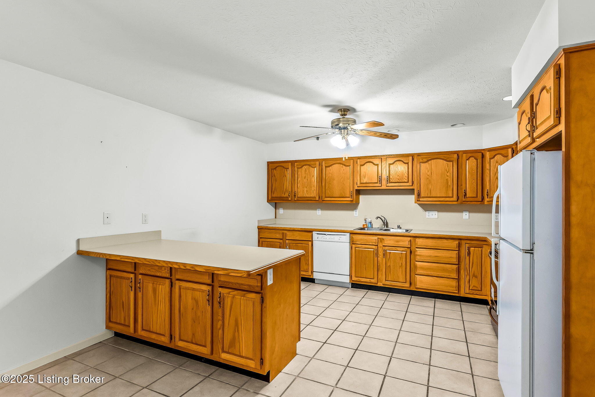 413 Beech Grv Road Shepherdsville, KY 40165 - Photo 12 of 34 Kitchen