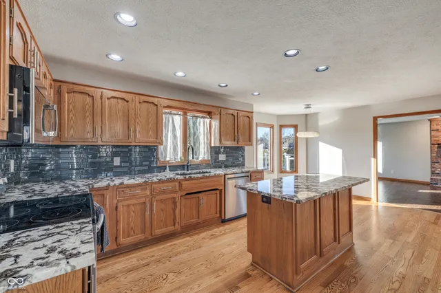 $425,000 | 403 Southcreek Drive North, Indianapolis, IN 46217