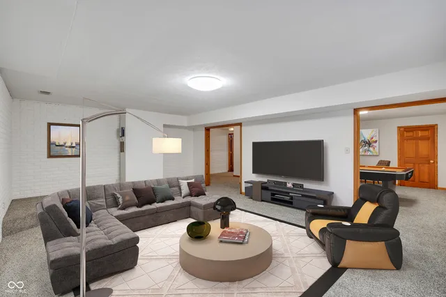 $425,000 | 403 Southcreek Drive North, Indianapolis, IN 46217