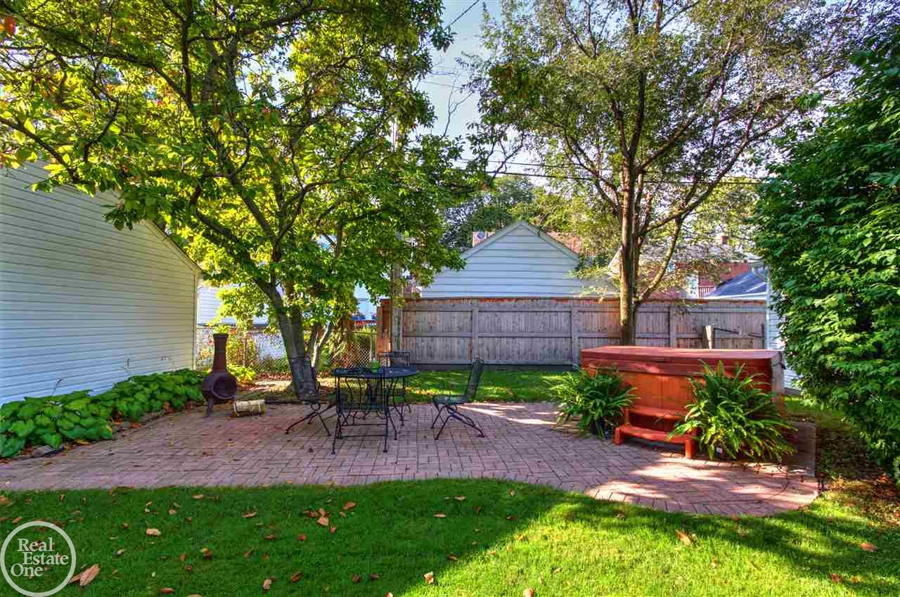 451 Touraine Road Grosse Pointe, MI 48236 - Photo 9 of 40 31329741-8.JPG