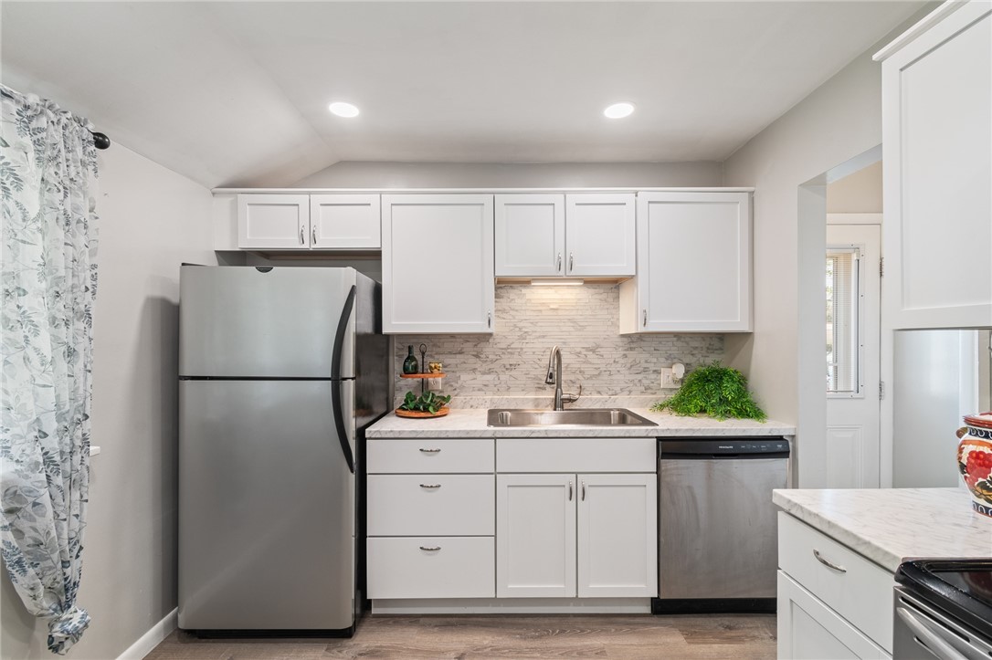 20 Studley Street Rochester, NY 14616 - Photo 12 of 35 Such a convenient kitchen to work in!