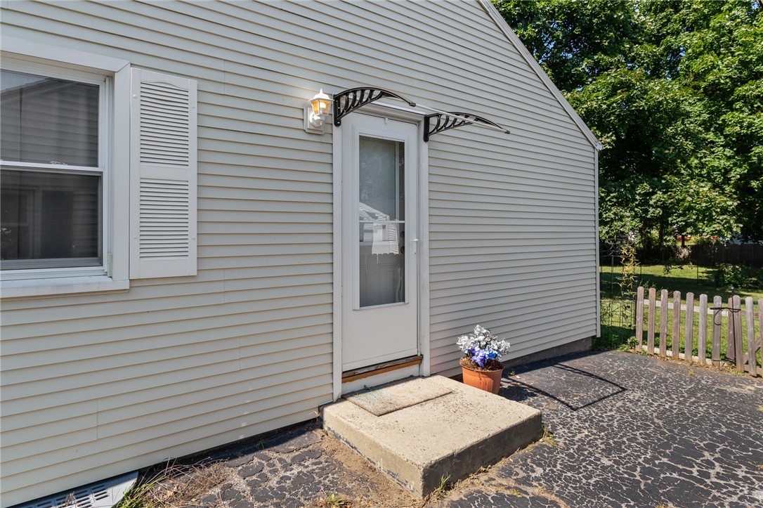 20 Studley Street Rochester, NY 14616 - Photo 34 of 35 Side door entrance as well as front door entrance