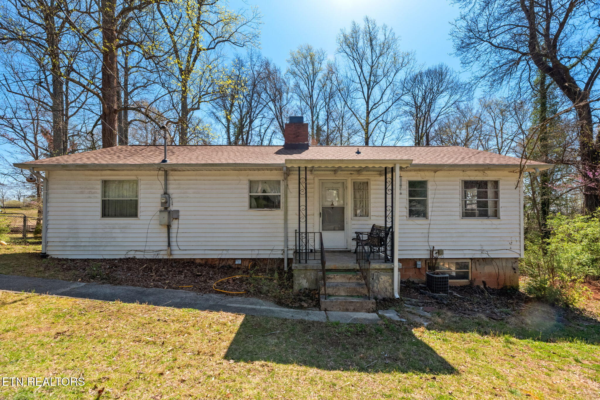 109 West Price Lane Oak Ridge, TN 37830 - Photo 1 of 18 1-web-or-mls-WPrc109 (2)