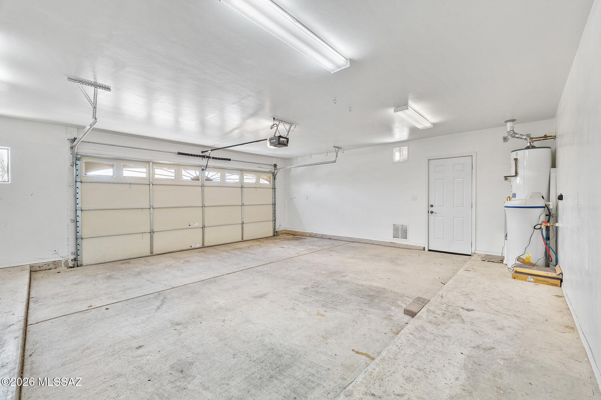 1053 South Seldon Place Vail, AZ 85641 - Photo 32 of 45 Garage